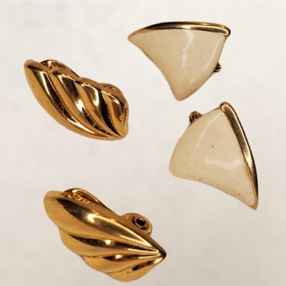 Beautiful 2 pairs of vintage monet earrings.